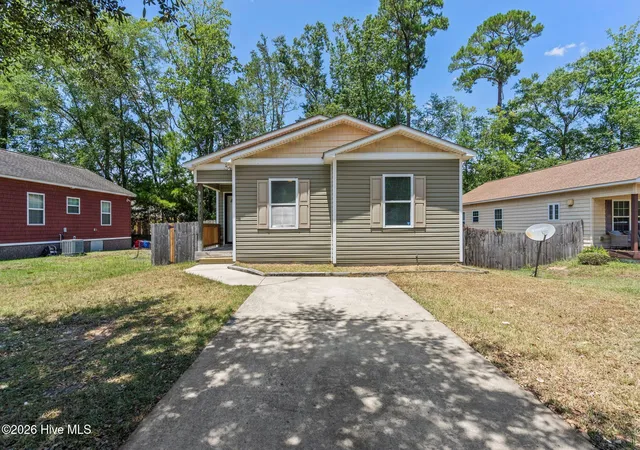 Photo 3 of Single family home for sale at 3913 Prices Ln, Wilmington, NC 28405 | MLS# 100589459 | Listing updated on 2026-08-19
