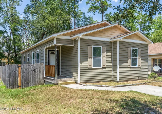 Photo 4 of Single family home for sale at 3913 Prices Ln, Wilmington, NC 28405 | MLS# 100589459 | Listing updated on 2026-08-19