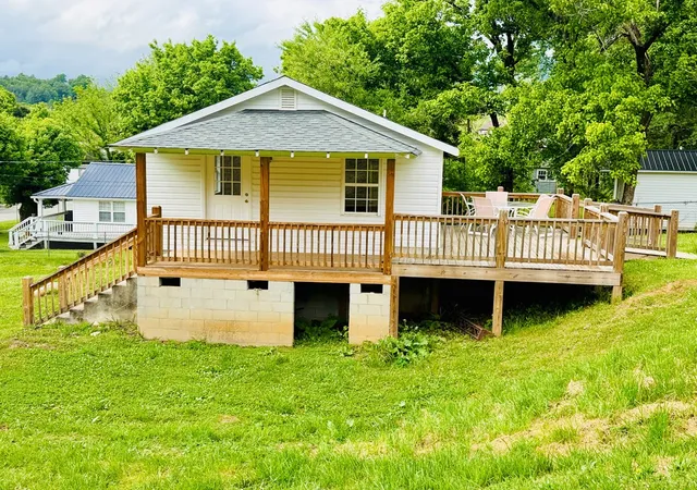 Photo 2 of Single family home for sale at 319 Circle St, Robbinsville, NC 28771 | MLS# 98544648 | Listing updated on 2026-08-19
