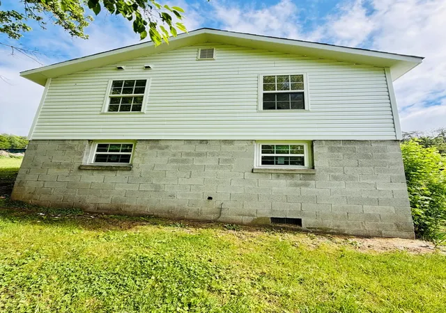 Photo 5 of Single family home for sale at 319 Circle St, Robbinsville, NC 28771 | MLS# 98544648 | Listing updated on 2026-08-19