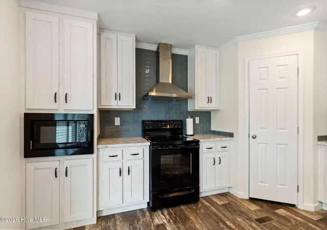 Photo 4 of Single family home for sale at 502 W Fremont St, Burgaw, NC 28425 | MLS# 100589825 | Listing updated on 2026-09-25