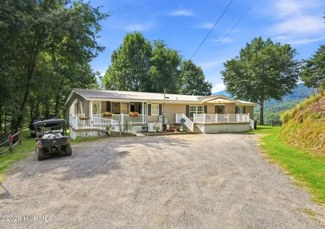Photo 4 of Manufactured home for sale at 4 Sunset Farms Rd, Whittier, NC 28789 | MLS# 100597390 | Listing updated on 2026-08-26
