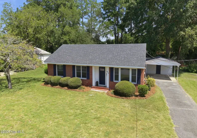 Photo 3 of Single family home for sale at 614 E 6th Street, Washington, NC 27889 | MLS# 100597654 | Listing updated on 2026-09-02