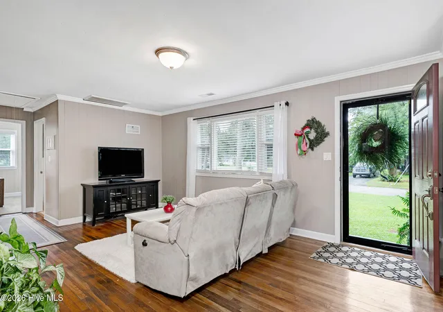 Photo 3 of Single family home for sale at 206 W Clement St, Wallace, NC 28466 | MLS# 100594265 | Listing updated on 2026-09-24