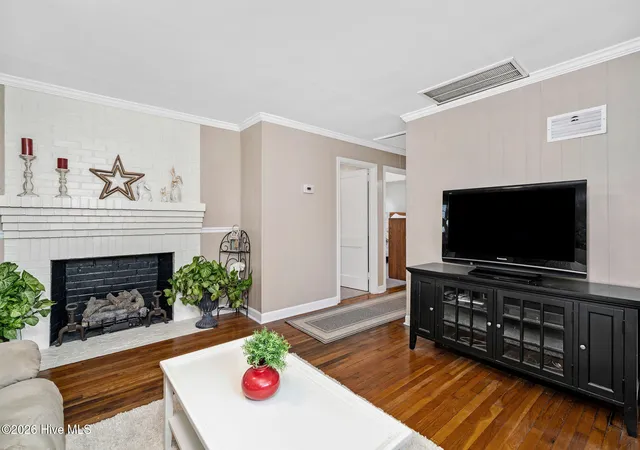 Photo 3 of Single family home for sale at 206 W Clement St, Wallace, NC 28466 | MLS# 100594265 | Listing updated on 2026-09-24