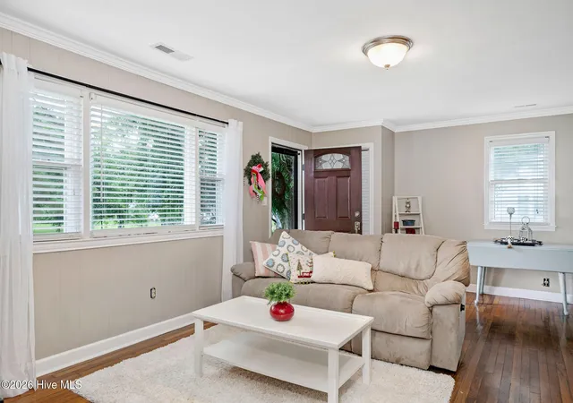 Photo 4 of Single family home for sale at 206 W Clement St, Wallace, NC 28466 | MLS# 100594265 | Listing updated on 2026-09-24