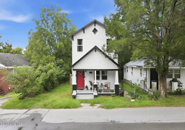 Photo 1 of Single family home for sale at 1222 Cedar St, New Bern, NC 28560 | MLS# 100593358 | Listing updated on 2026-08-27