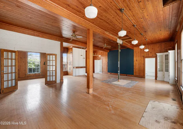 Photo 3 of Single family home for sale at 204 Turner St, Beaufort, NC 28516 | MLS# 100594354 | Listing updated on 2026-10-27