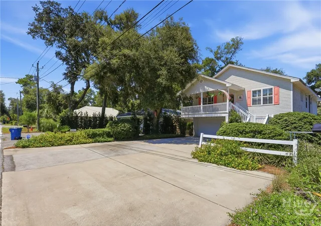 Photo 3 of Single family home for sale at 1007 Mallery St, St Simons Island, GA 31522 | MLS# SA363185 | Listing updated on 2026-09-03