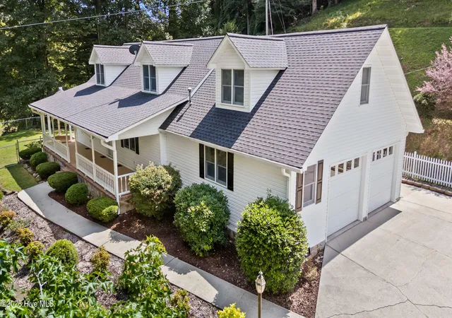 Photo 2 of Single family home for sale at 21 Grand Ridge, Murphy, NC 28906 | MLS# 100597324 | Listing updated on 2026-08-19