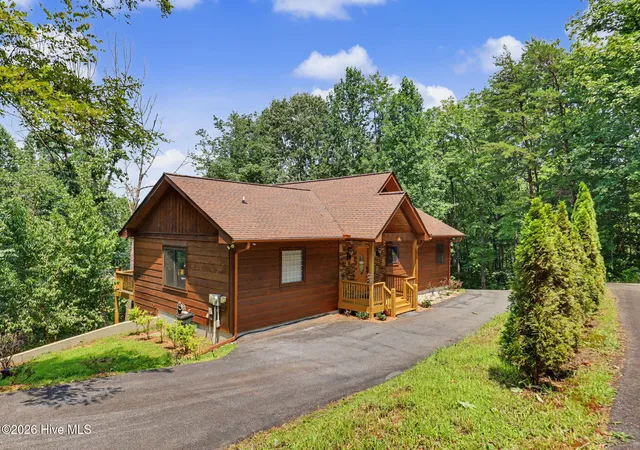 Photo 3 of Single family home for sale at 210 Majestic Dr, Hayesville, NC 28904 | MLS# 100595022 | Listing updated on 2026-09-08
