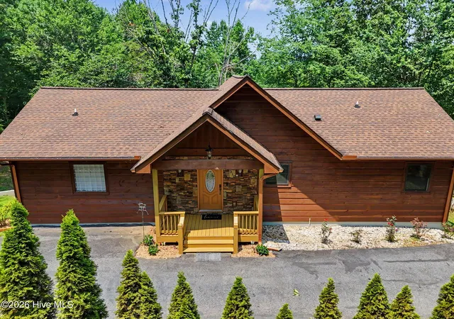 Photo 4 of Single family home for sale at 210 Majestic Dr, Hayesville, NC 28904 | MLS# 100595022 | Listing updated on 2026-09-08