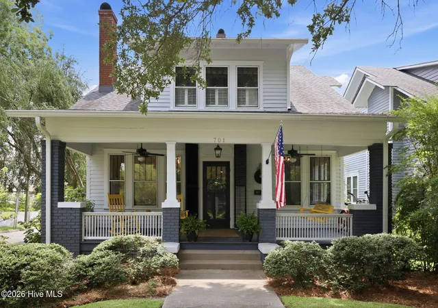 Photo 1 of Single family home for sale at 701 W Main St, Washington, NC 27889 | MLS# 100590407 | Listing updated on 2026-09-16