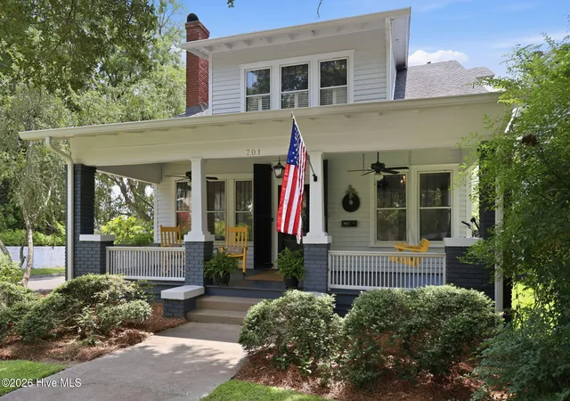 Photo 2 of Single family home for sale at 701 W Main St, Washington, NC 27889 | MLS# 100590407 | Listing updated on 2026-09-16