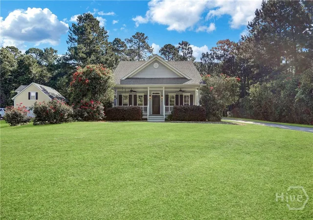 3rd image of 467 Bothwell Dr, Richmond Hill, GA 31324 | MLS# SA357475