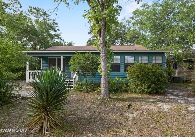 Photo 4 of Single family home for sale at 603 E Oak Is Dr, Oak Island, NC 28465 | MLS# 100593388 | Listing updated on 2026-08-31
