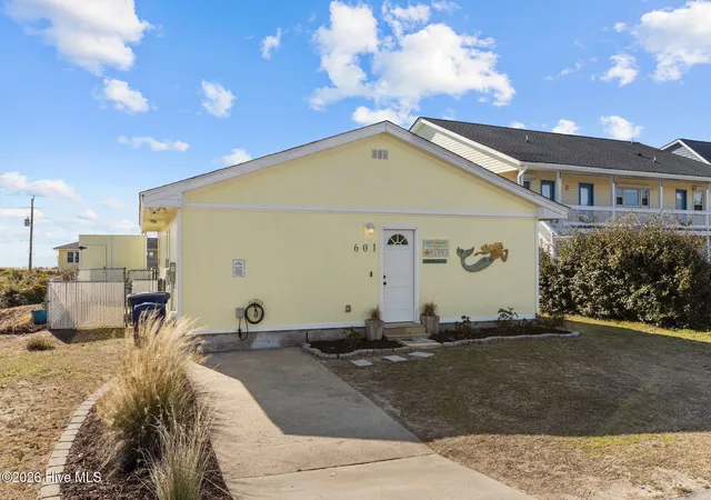 Photo 3 of Single family home for sale at 601 Emerald Dr, Emerald Isle, NC 28594 | MLS# 100599041 | Listing updated on 2026-09-05