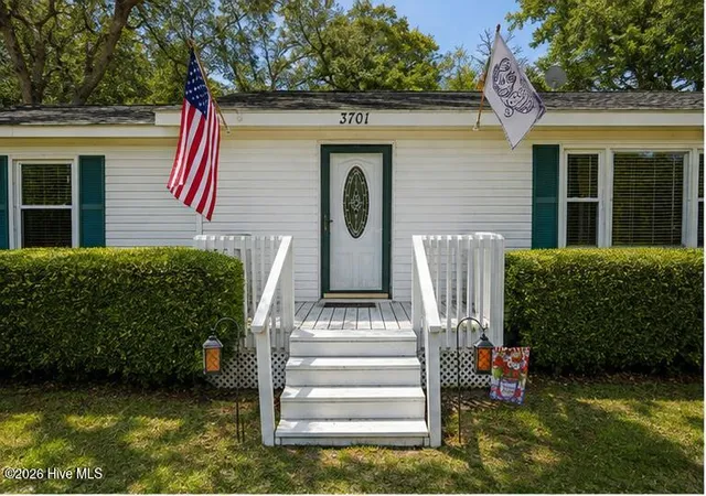 Photo 3 of Single family home for sale at 3701 E Oak Is Dr, Oak Island, NC 28465 | MLS# 100595942 | Listing updated on 2026-09-14