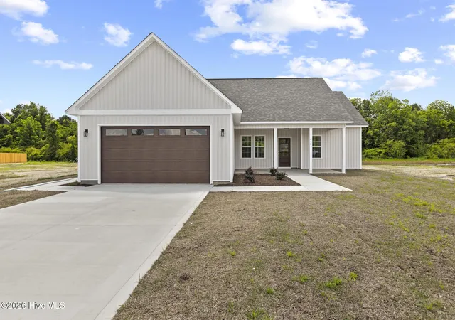 Photo 1 of Single family home for sale at 402 Wade Dr, Richlands, NC 28574 | MLS# 100570757 | Listing updated on 2026-08-24