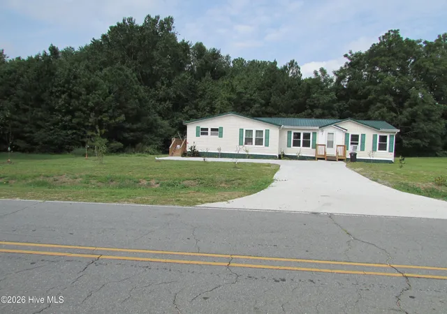 Photo 2 of Manufactured home for sale at 913 Isaac Rd, Clinton, NC 28328 | MLS# 100598026 | Listing updated on 2026-08-21