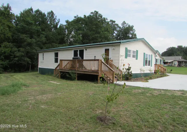Photo 3 of Manufactured home for sale at 913 Isaac Rd, Clinton, NC 28328 | MLS# 100598026 | Listing updated on 2026-08-21