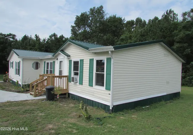 Photo 3 of Manufactured home for sale at 913 Isaac Rd, Clinton, NC 28328 | MLS# 100598026 | Listing updated on 2026-08-21