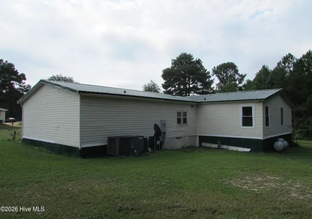 Photo 4 of Manufactured home for sale at 913 Isaac Rd, Clinton, NC 28328 | MLS# 100598026 | Listing updated on 2026-08-21