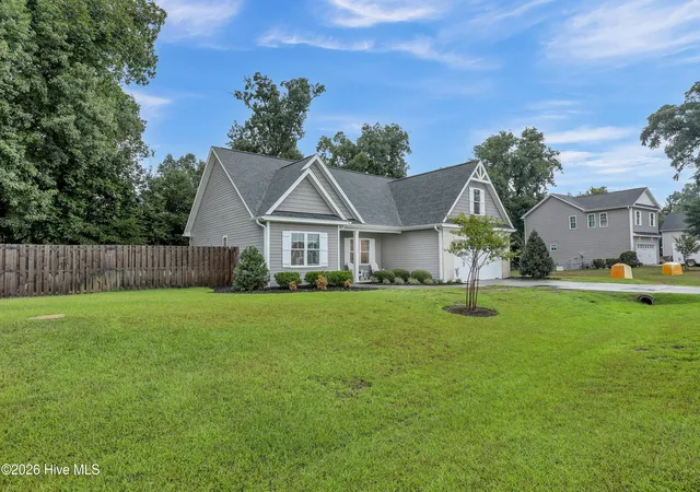 Photo 3 of Single family home for sale at 198 Darel St, Rocky Point, NC 28457 | MLS# 100594252 | Listing updated on 2026-09-04