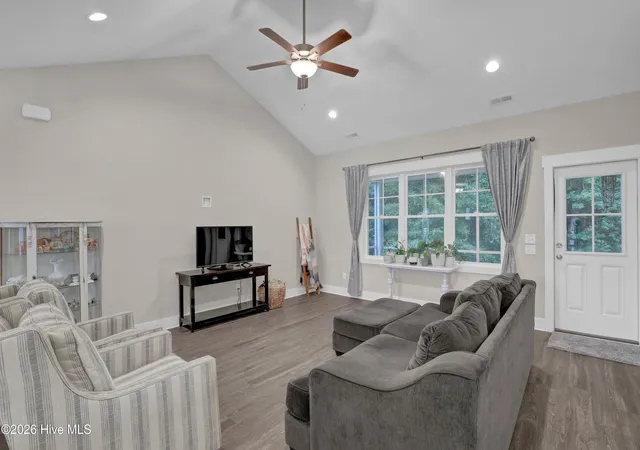 Photo 4 of Single family home for sale at 198 Darel St, Rocky Point, NC 28457 | MLS# 100594252 | Listing updated on 2026-10-07