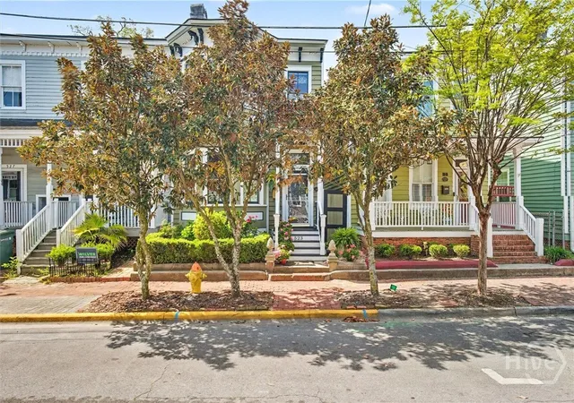 Photo 1 of Single family home for sale at 523 E Gaston St, Savannah, GA 31401 | MLS# SA353476 | Listing updated on 2026-08-26
