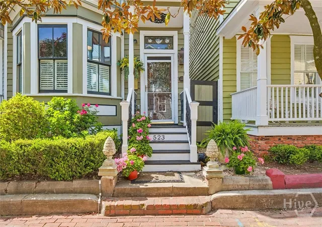 Photo 2 of Single family home for sale at 523 E Gaston St, Savannah, GA 31401 | MLS# SA353476 | Listing updated on 2026-08-26