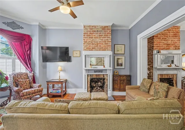 Photo 4 of Single family home for sale at 523 E Gaston St, Savannah, GA 31401 | MLS# SA353476 | Listing updated on 2026-08-26