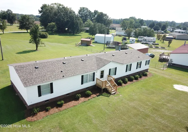 Photo 3 of Manufactured home for sale at 945 Katherines Pl, Greenville, NC 27834 | MLS# 100598655 | Listing updated on 2026-09-01
