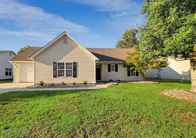 Photo 3 of Single family home for sale at 104 Olde Well Loop Rd, Wilmington, NC 28411 | MLS# 100598245 | Listing updated on 2026-09-13