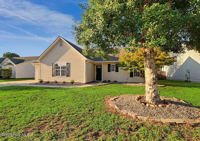 Photo 3 of Single family home for sale at 104 Olde Well Loop Rd, Wilmington, NC 28411 | MLS# 100598245 | Listing updated on 2026-09-13