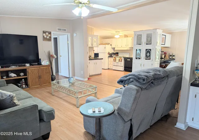 Photo 4 of Manufactured home for sale at 9101 Shady Forest Dr Sw, Calabash, NC 28467 | MLS# 100598184 | Listing updated on 2026-08-22