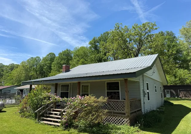 Photo 3 of Single family home for sale at 110 Fisher St, Andrews, NC 28901 | MLS# 98539647 | Listing updated on 2026-08-18