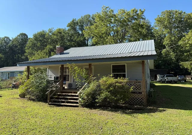 Photo 4 of Single family home for sale at 110 Fisher St, Andrews, NC 28901 | MLS# 98539647 | Listing updated on 2026-08-18