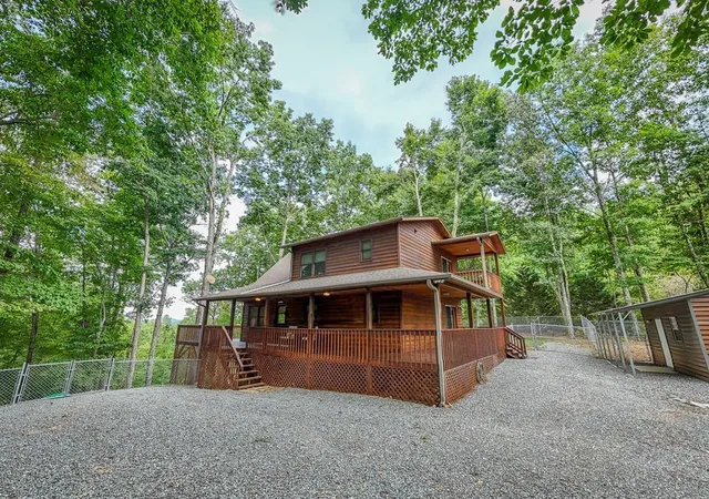 Photo 2 of Single family home for sale at 161 Smokey Holw Dr, Murphy, NC 28906 | MLS# 98500198 | Listing updated on 2026-08-18