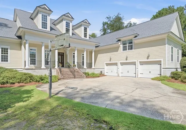 Photo 2 of Mansion for sale at 104 Commodore Dr, Savannah, GA 31410 | MLS# SA362926 | Listing updated on 2026-09-15