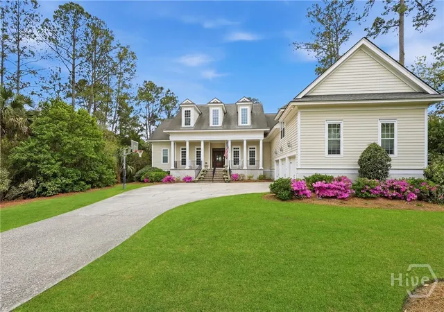Photo 3 of Mansion for sale at 104 Commodore Dr, Savannah, GA 31410 | MLS# SA362926 | Listing updated on 2026-09-15