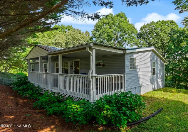 Photo 1 of Manufactured home for sale at 7 Racine Dr, Murphy, NC 28906 | MLS# 100595683 | Listing updated on 2026-09-16