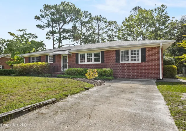 Photo 3 of Single family home for sale at 306 Shamrock Dr, Wilmington, NC 28409 | MLS# 100595597 | Listing updated on 2026-09-18