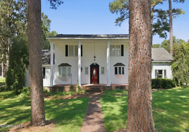 Photo 3 of Single family home for sale at 114 N Reed Dr, Washington, NC 27889 | MLS# 100597449 | Listing updated on 2026-08-21