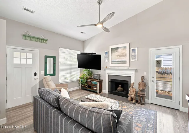 Photo 3 of Single family home for sale at 6321 Stearman Ct, Wilmington, NC 28409 | MLS# 100597423 | Listing updated on 2026-09-17