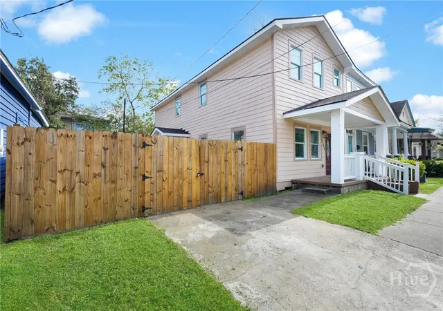 Photo 3 of Single family home for sale at 1114 1/2 E Bolton St, Savannah, GA 31404 | MLS# SA363358 | Listing updated on 2026-08-28