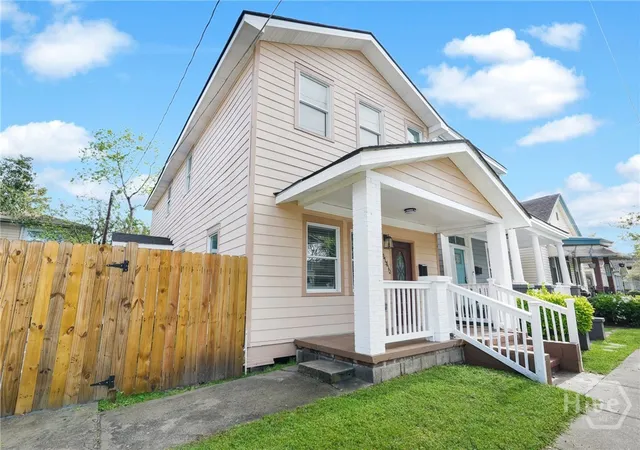 Photo 3 of Single family home for sale at 1114 1/2 E Bolton St, Savannah, GA 31404 | MLS# SA363358 | Listing updated on 2026-08-28