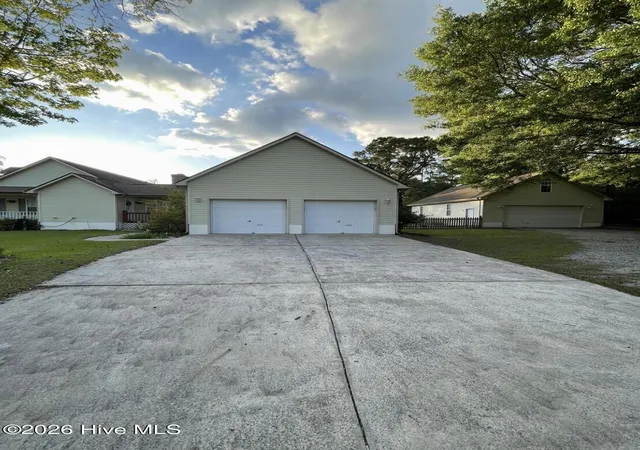 Photo 4 of Single family home for sale at 202 Meadows Ln, Newport, NC 28570 | MLS# 100597052 | Listing updated on 2026-09-01