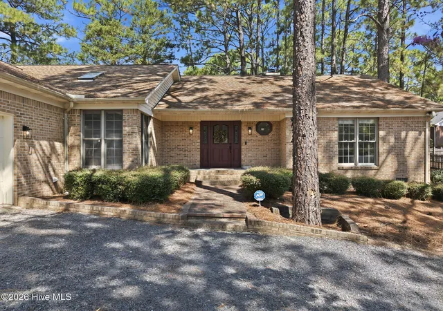 Photo 3 of Single family home for sale at 965 Monticello Dr, Pinehurst, NC 28374 | MLS# 100598758 | Listing updated on 2026-08-31