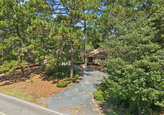 Photo 4 of Single family home for sale at 965 Monticello Dr, Pinehurst, NC 28374 | MLS# 100598758 | Listing updated on 2026-08-31